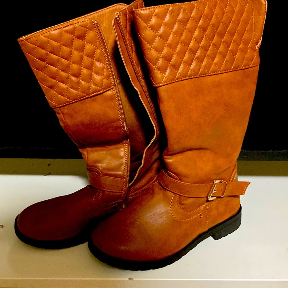 Size 3 kids Mudd boots